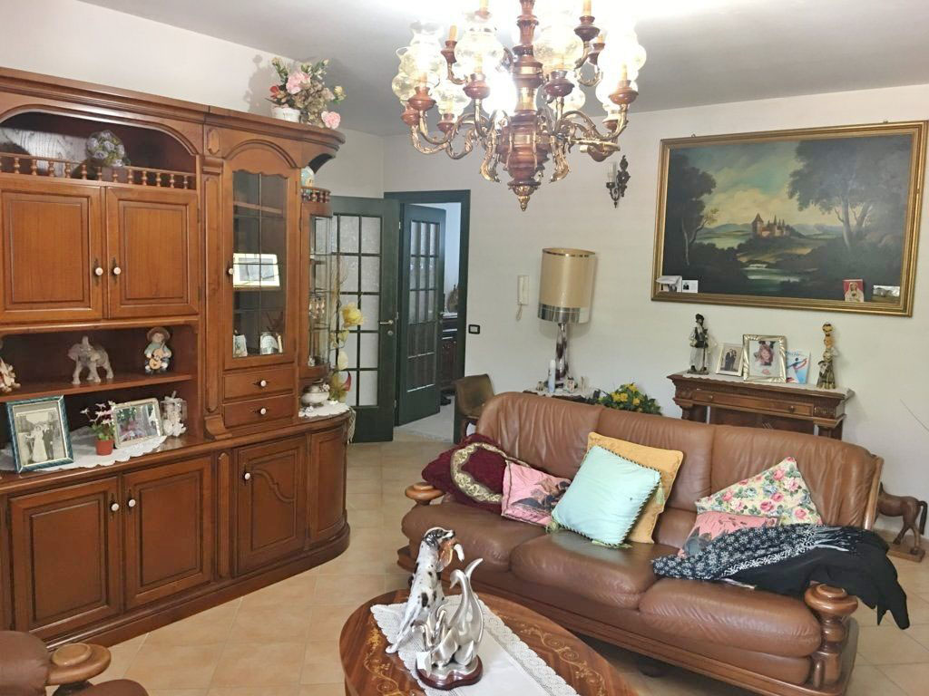 Exclusive villa with a plot of land in Montemarano