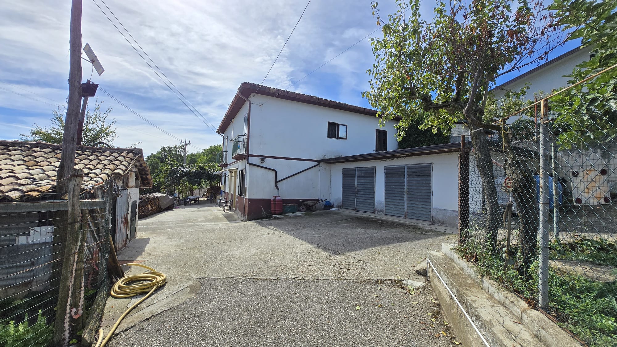 Casa indipendente con giardino e box auto